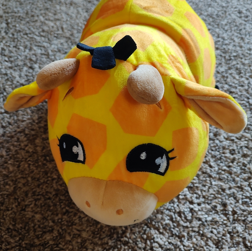 FlipaZoo Mushmillows Jazzy Giraffe to Emi Elephant